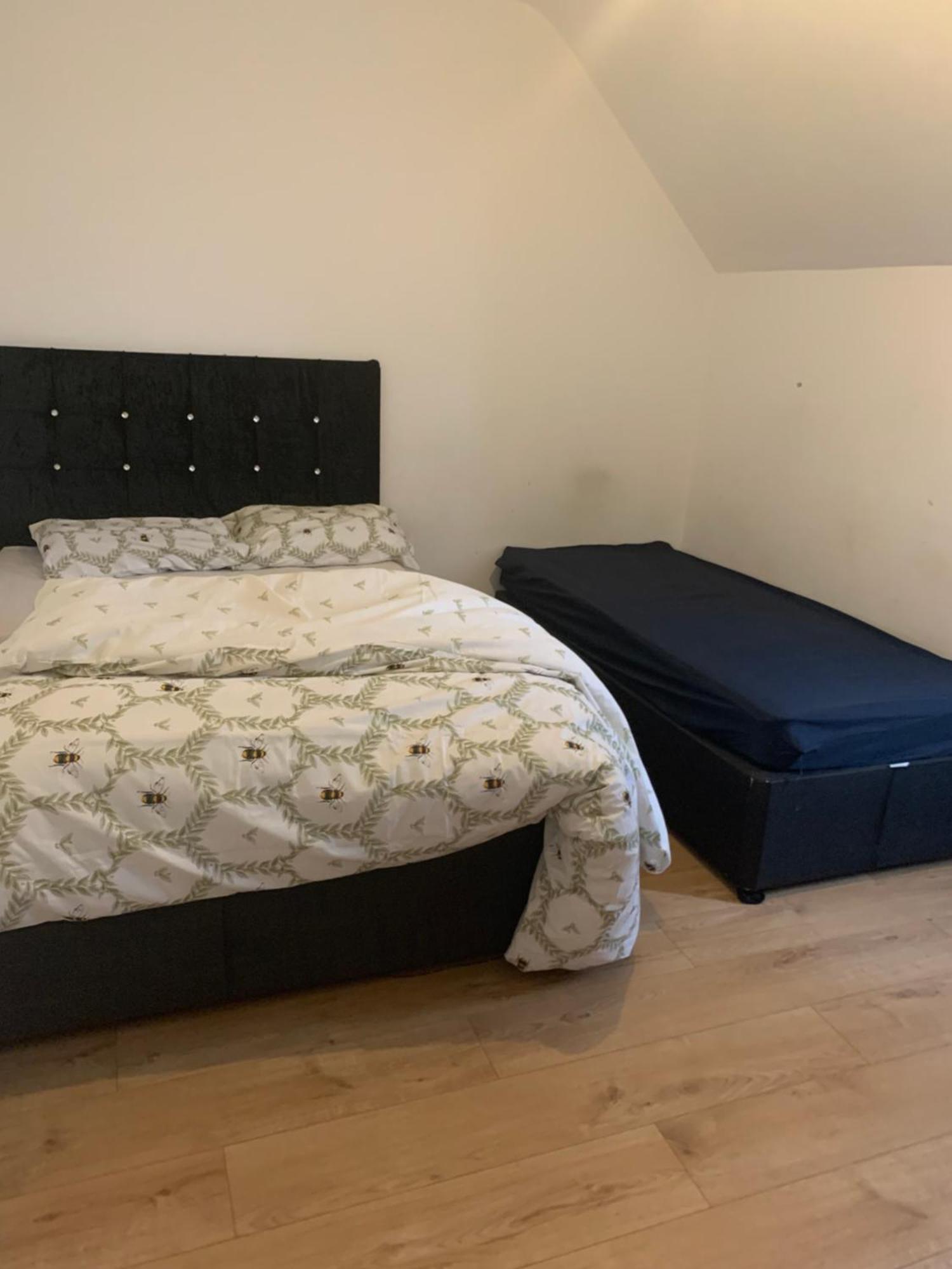 At Apex House Bed and Breakfast Dagenham Buitenkant foto